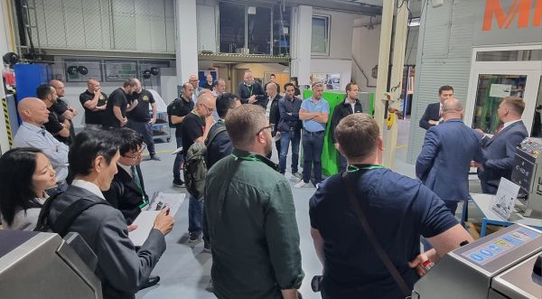 Je pri tryskaní suchým ľadom nutné školenie obsluhy?